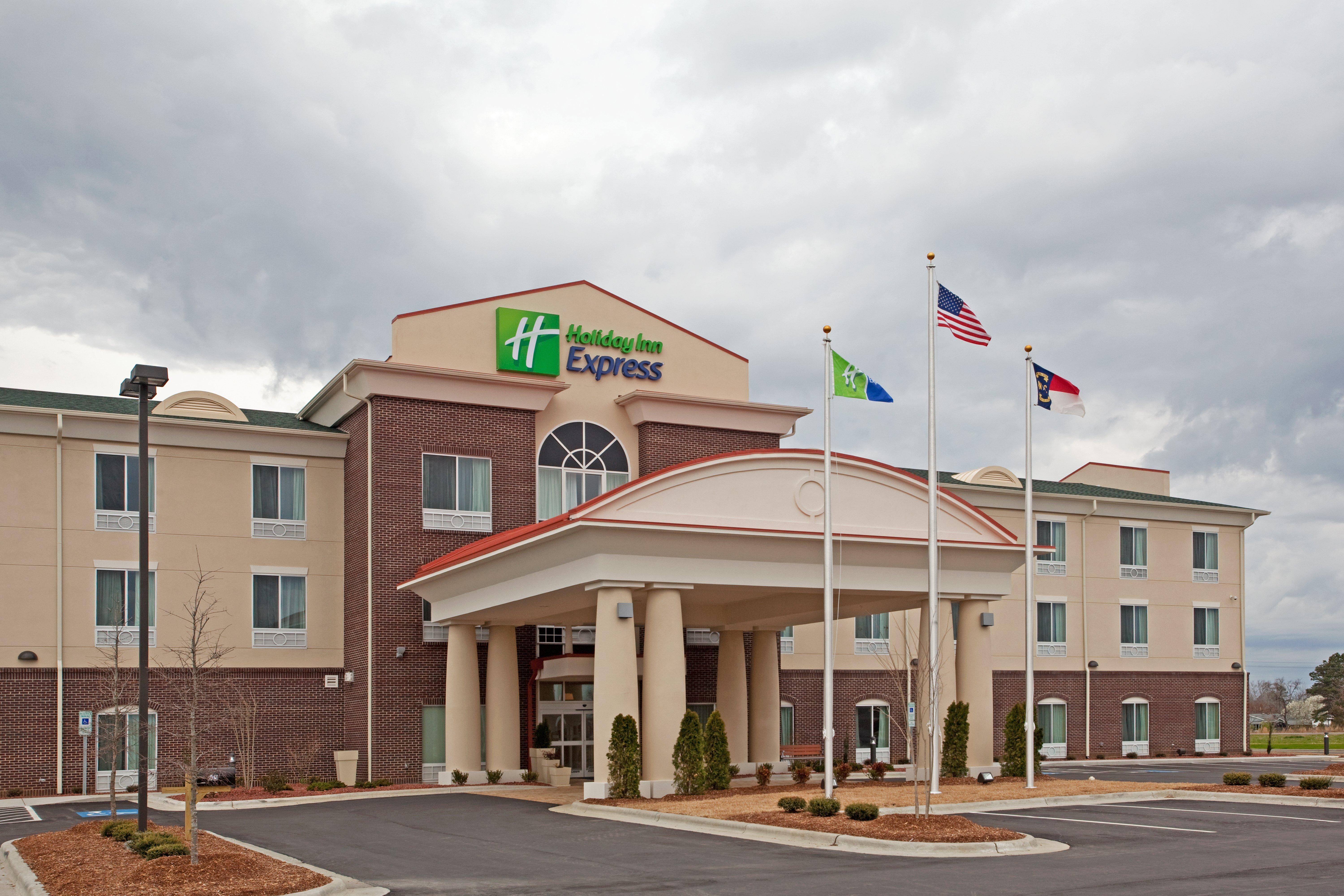 Holiday Inn Express Pembroke By Ihg Exterior photo
