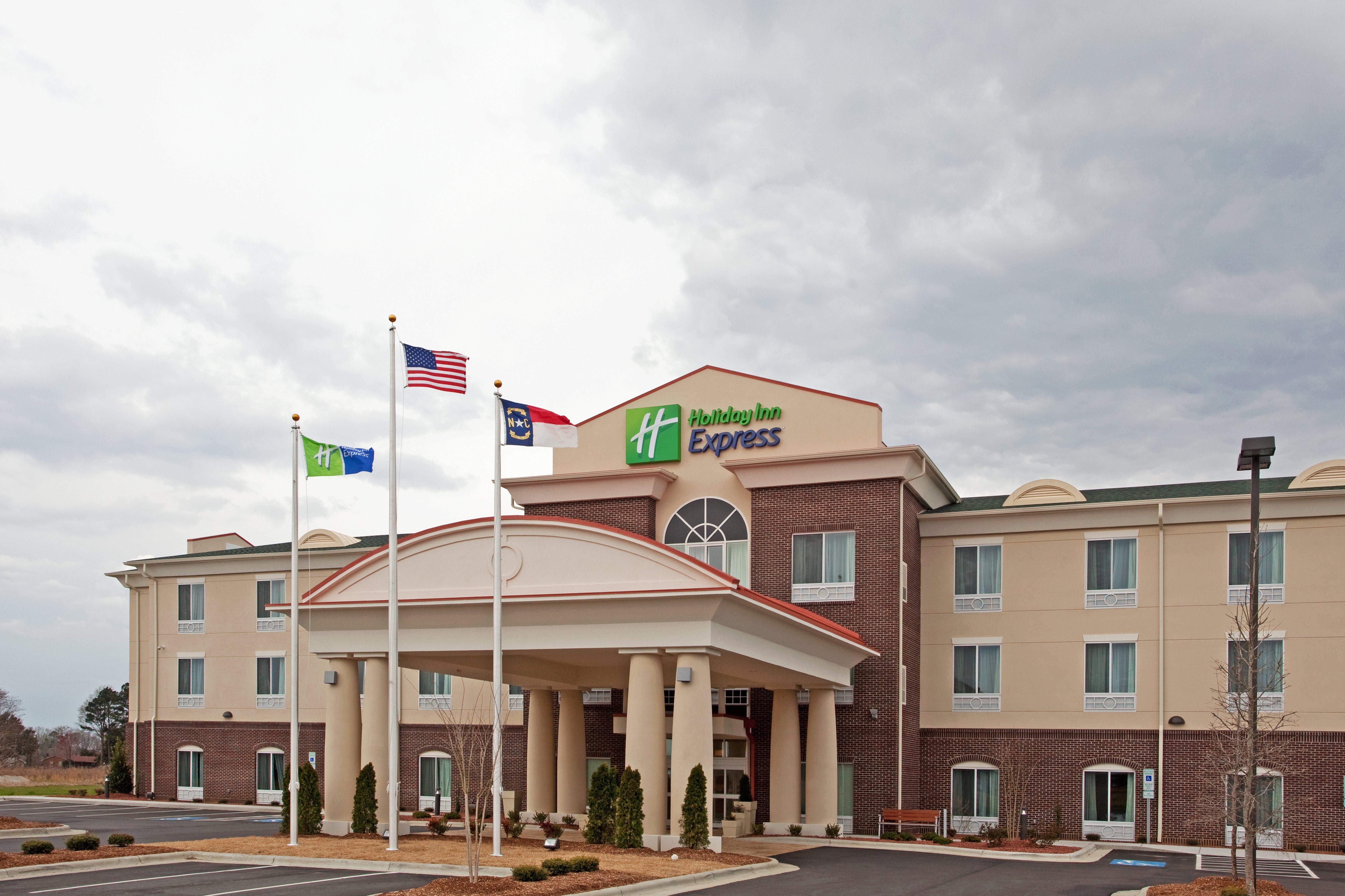 Holiday Inn Express Pembroke By Ihg Exterior photo