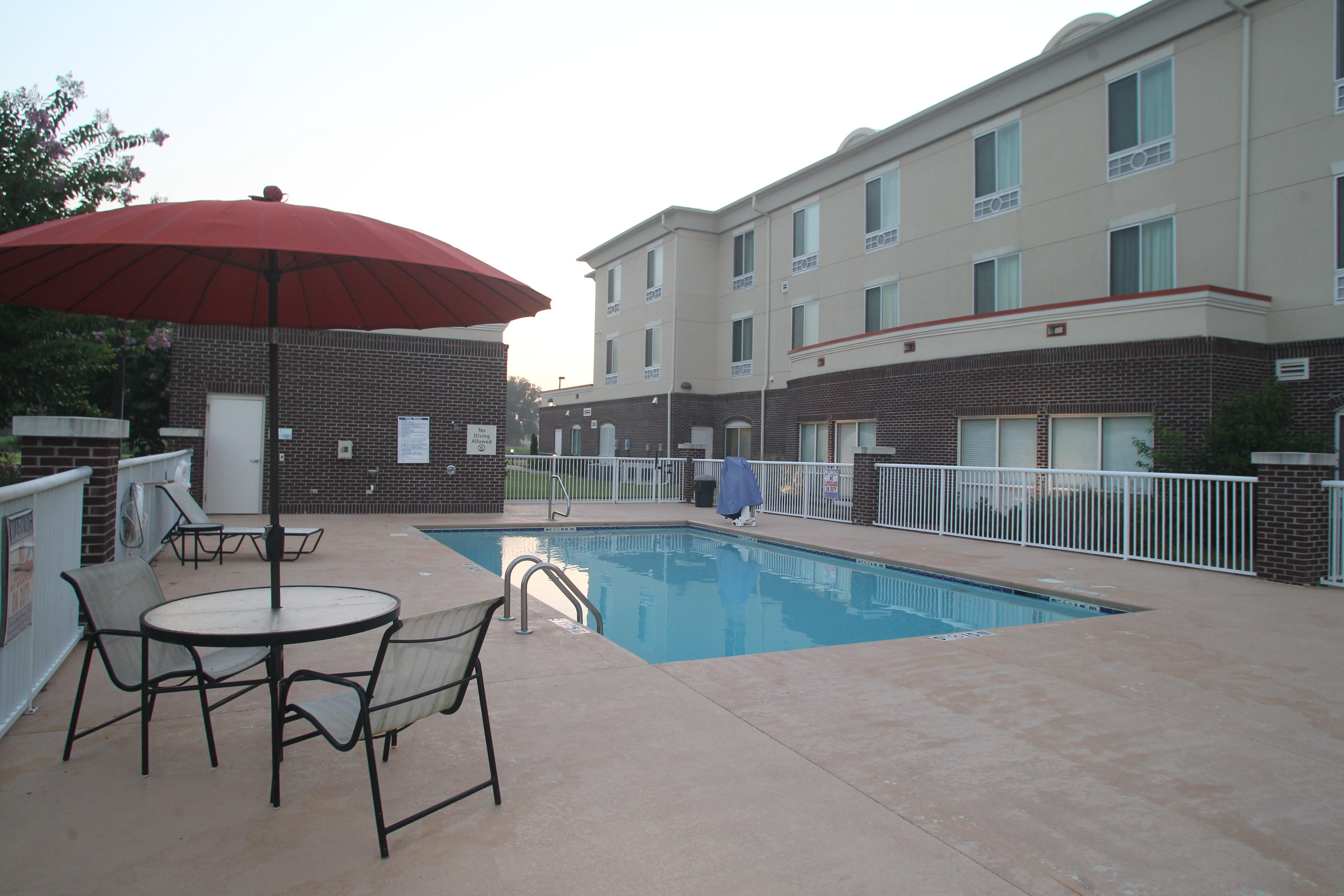 Holiday Inn Express Pembroke By Ihg Exterior photo