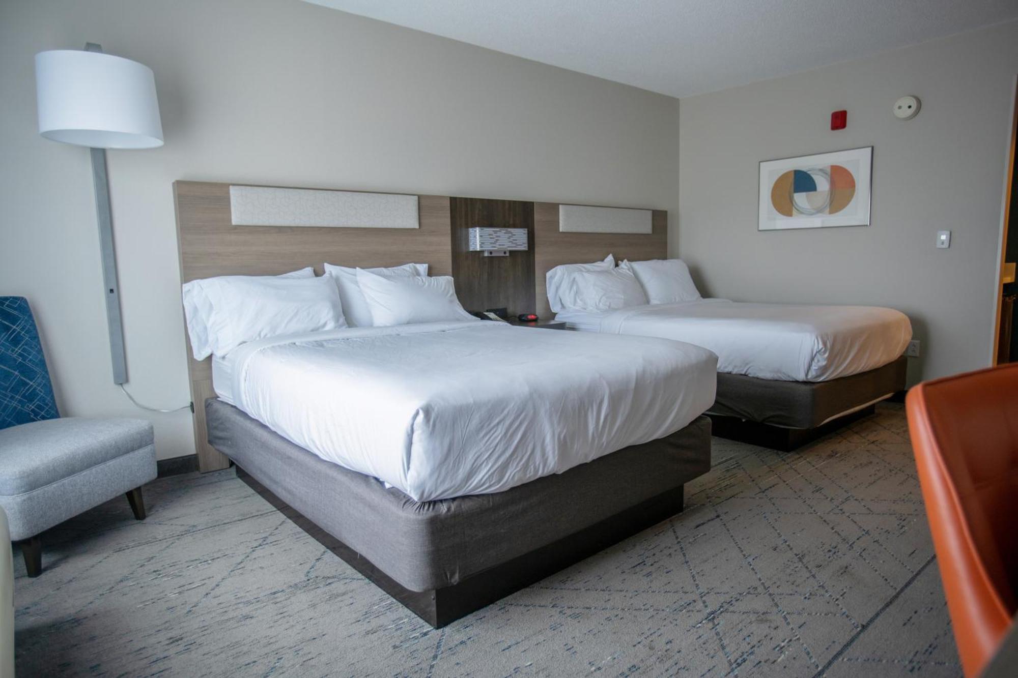 Holiday Inn Express Pembroke By Ihg Exterior photo