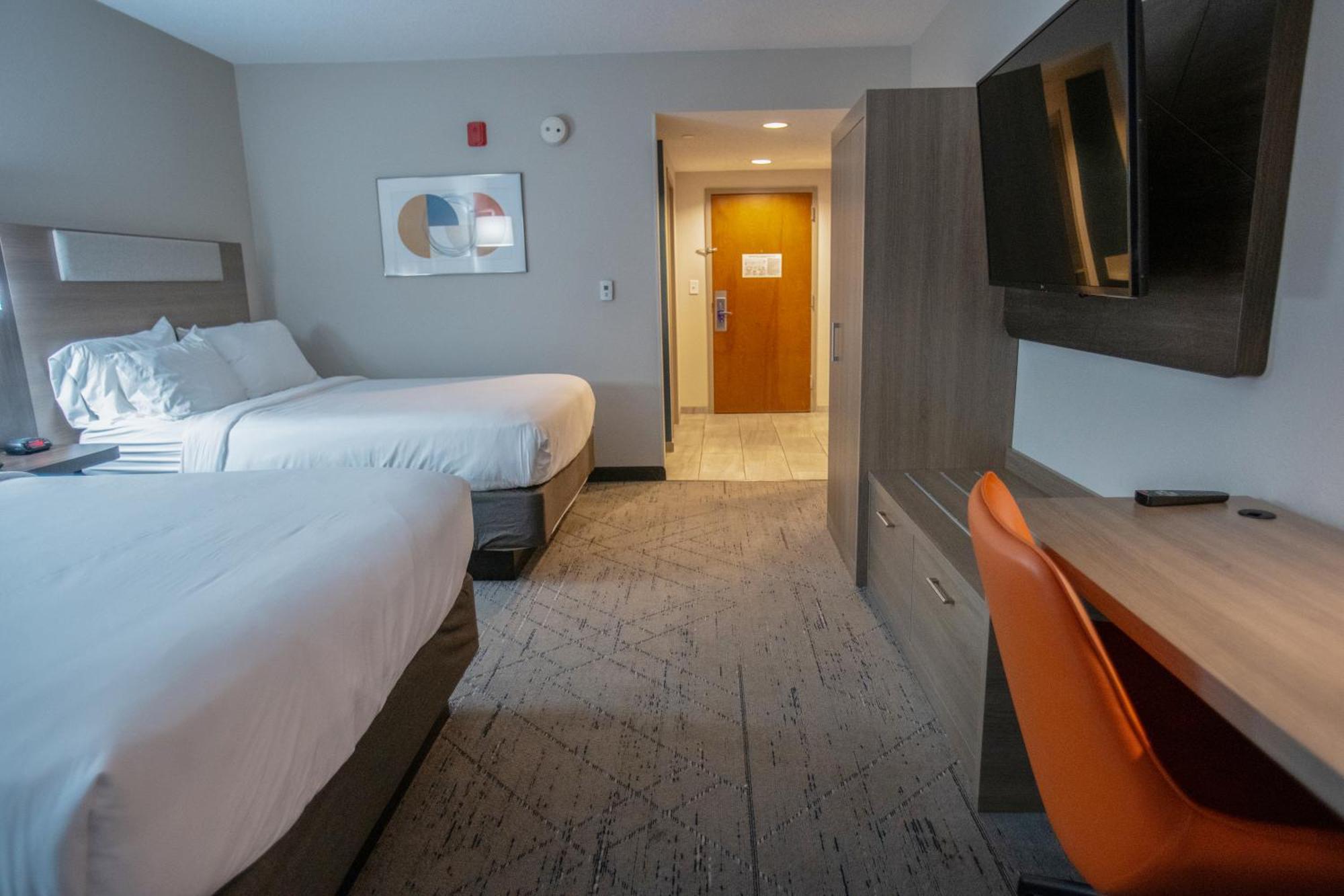 Holiday Inn Express Pembroke By Ihg Exterior photo
