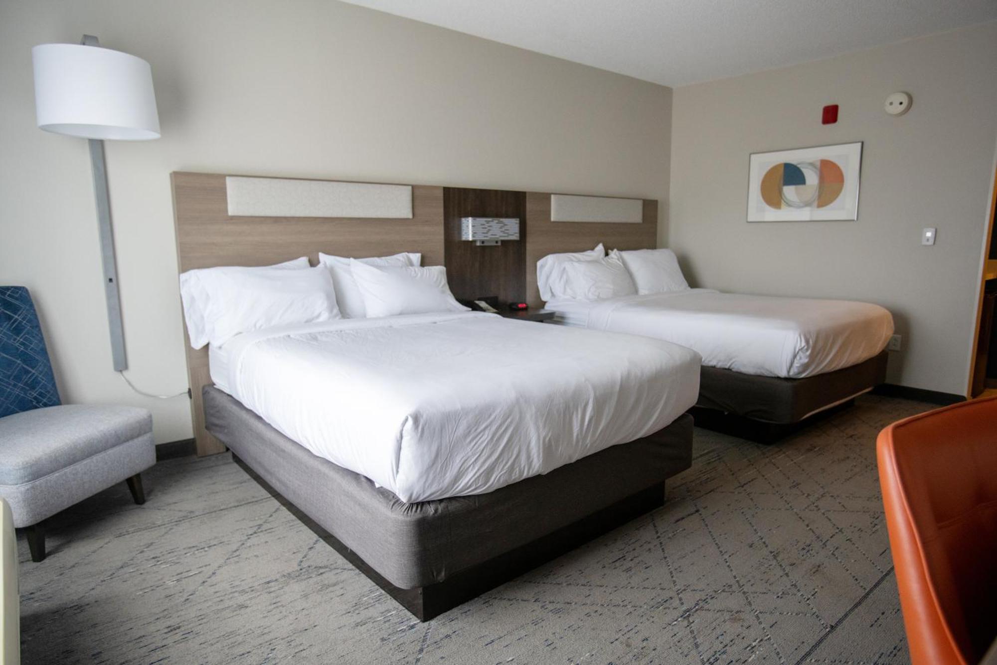 Holiday Inn Express Pembroke By Ihg Exterior photo