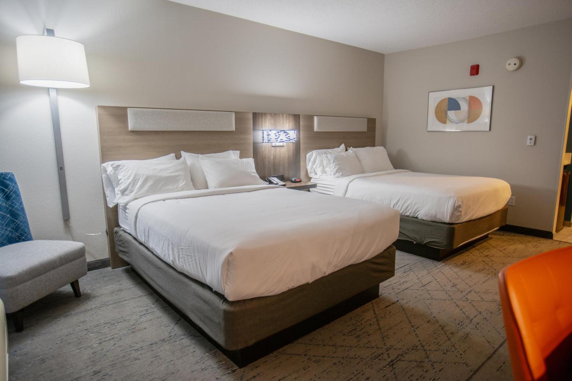 Holiday Inn Express Pembroke By Ihg Exterior photo
