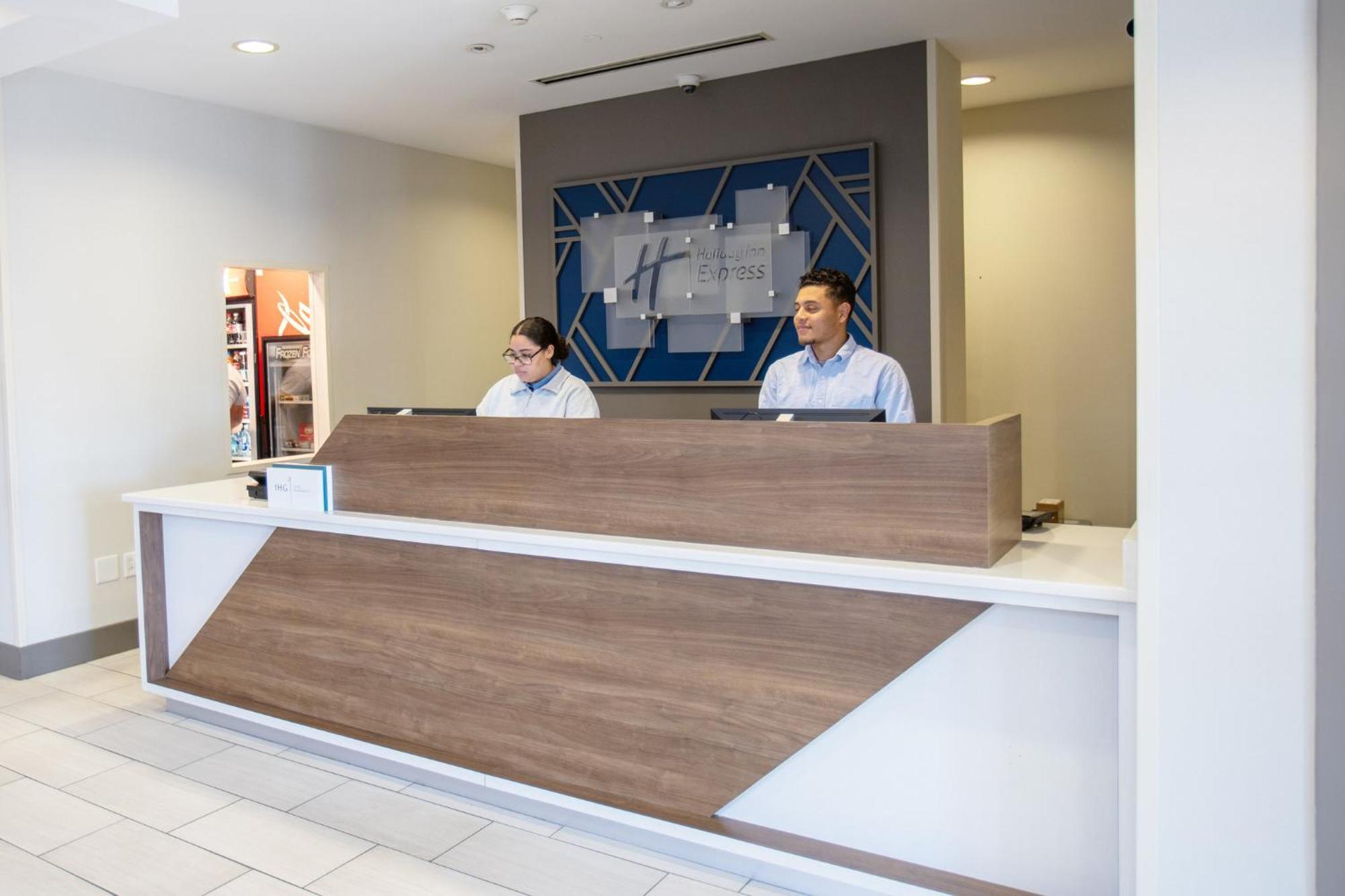 Holiday Inn Express Pembroke By Ihg Exterior photo