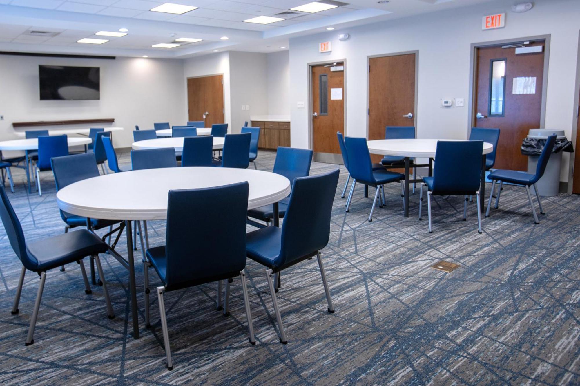 Holiday Inn Express Pembroke By Ihg Exterior photo