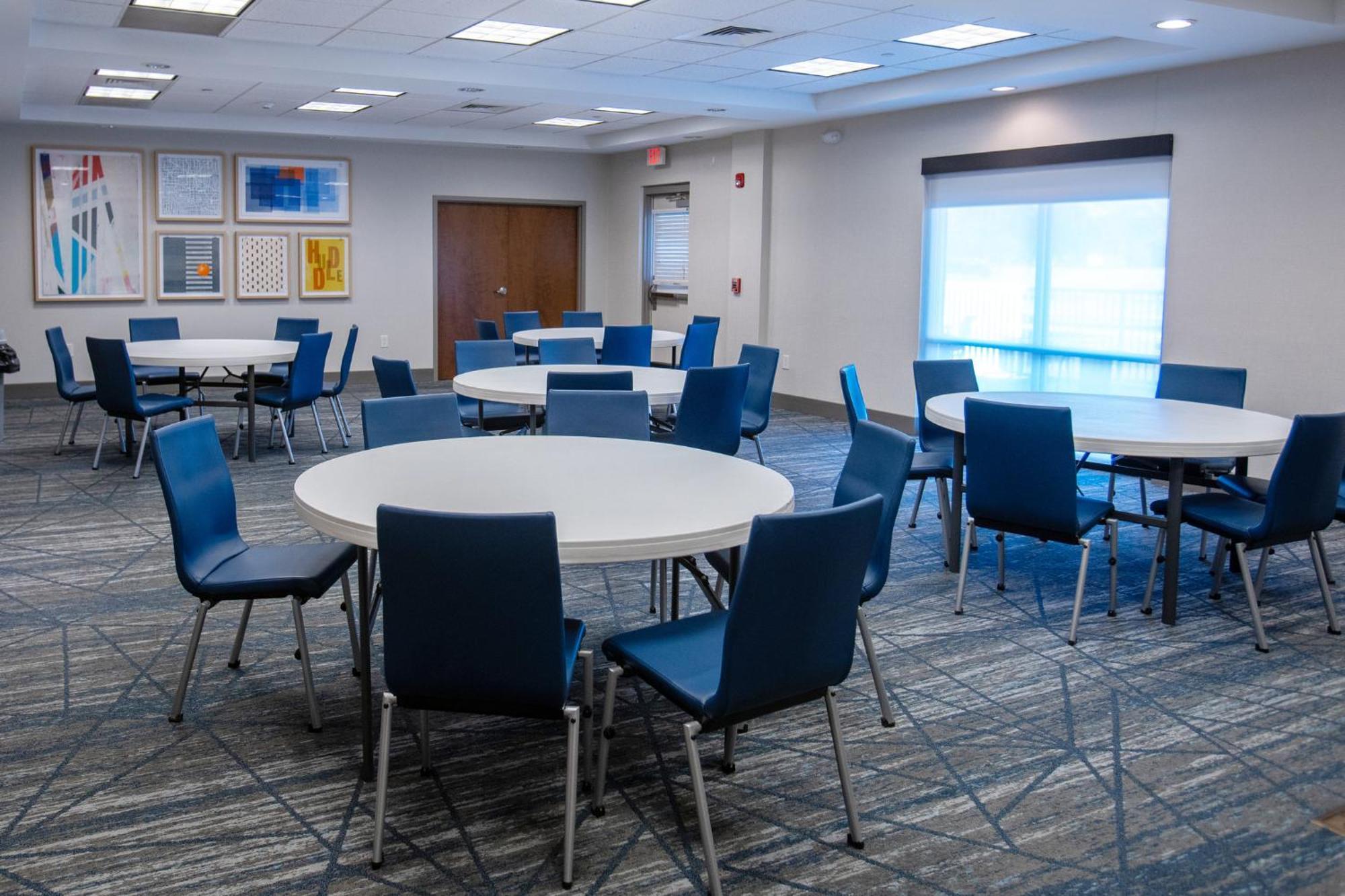 Holiday Inn Express Pembroke By Ihg Exterior photo